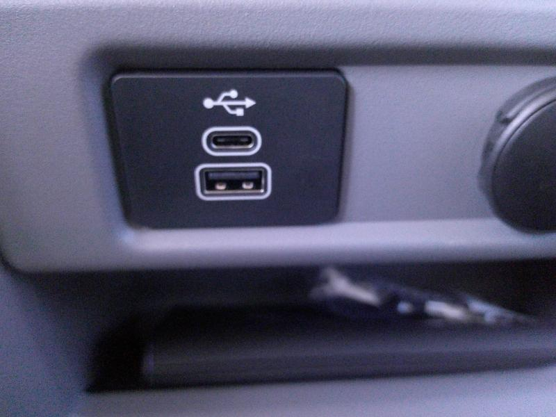 FORD Transit Custom Fg VUL d’occasion à vendre à PERPIGNAN chez SAVVIC AUTO (Photo 18)